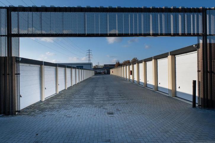 Garagebox (21m2) te huur Tiel, Auto diversen, Autostallingen en Garages