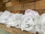 Partij nieuwe kunstbloemen wit bruiloft trouwerij versiering, Binnen, Info@rodebeagle.nl, Rode Beagle kunstbloemen, Nieuw