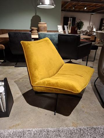 Smile fauteuil Cartel Living Juke Gold nu €549,- beschikbaar voor biedingen