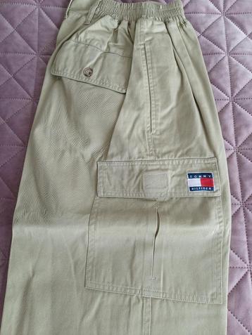 Tommy Hilfiger broek. 30 jaar oud niet gebruikt. maat s/m beschikbaar voor biedingen