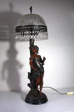 Antieke tafellamp met bronzen beeld en glazen kap, Antiek en Kunst, Antiek | Lampen, Ophalen