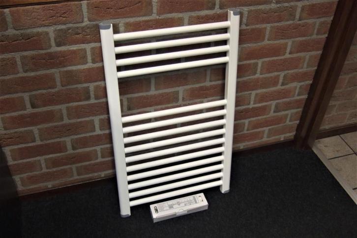 Designradiator Puk 800 x 500, Hobby en Vrije tijd, Overige Hobby en Vrije tijd, Nieuw, Ophalen