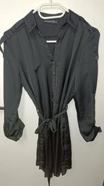 Glanzende zwarte blouse met knoopjes en strikdetail, Atmosphere, Zwart, Nieuw, Ophalen of Verzenden