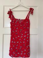 Schattige rode zomer jurk met bloemetjes maat 36/38, Stradivarius, Ophalen of Verzenden, Zo goed als nieuw, Maat 36 (S)