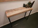 Stijlvolle wandtafel met metalen frame en houten blad, Huis en Inrichting, Tafels | Sidetables, Overige houtsoorten, Gebruikt