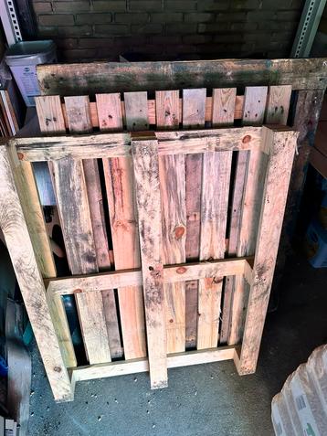 Houten pallets gratis beschikbaar voor biedingen