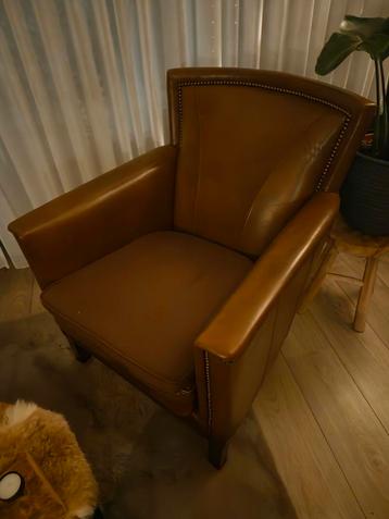 Te koop   leer stoel .. beschikbaar voor biedingen