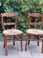 Twee brocante oude stoeltjes met rieten zitting, Ophalen