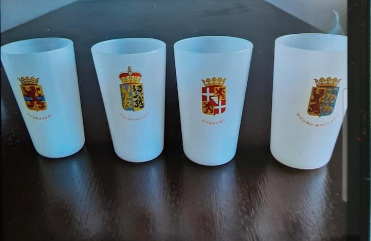 12 vintage glazen uit de jaren 60, Huis en Inrichting, Keuken | Servies, Gebruikt, Glas of Glazen, Overige stijlen, Glas, Ophalen of Verzenden