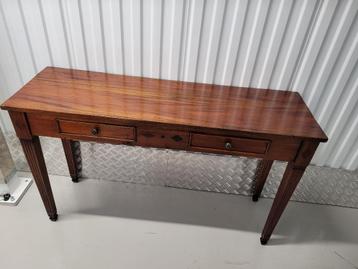 Side table walnoot  beschikbaar voor biedingen