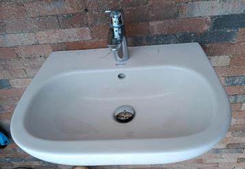 Ongebruikte Duravit wastafel en Hansgrohe kraan beschikbaar voor biedingen