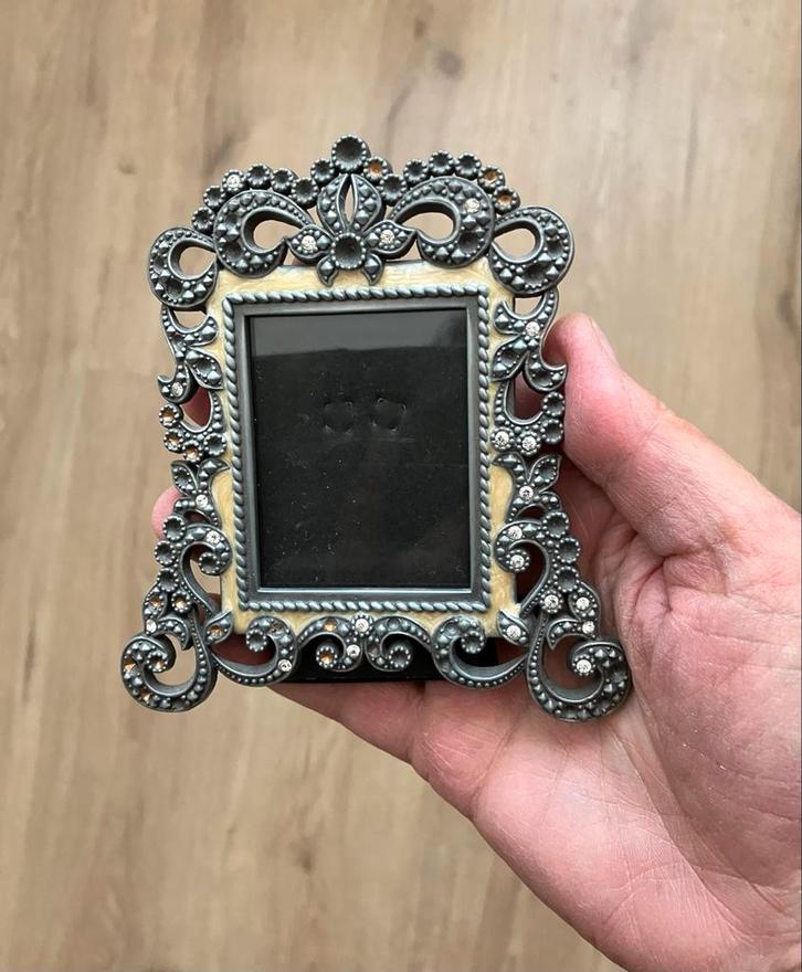Antiek zilverkleurig Fotolijstje met ingelegde steentjes, Antiek en Kunst, Curiosa en Brocante, Ophalen of Verzenden