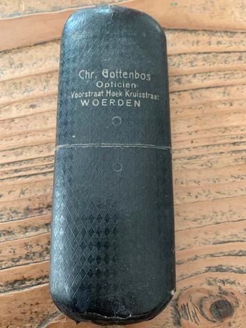 Oude brillen doos brillenkoker karton beschikbaar voor biedingen