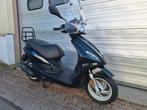 Piaggio New Fly 45km 4-takt Bromscooter, Fietsen en Brommers, Scooters | Piaggio, Ophalen, Zo goed als nieuw, Fly