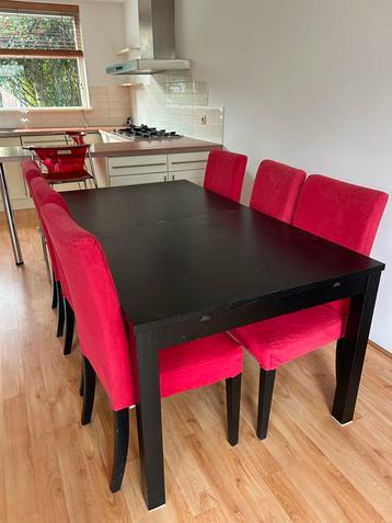 Eettafel met 6 stoelen beschikbaar voor biedingen