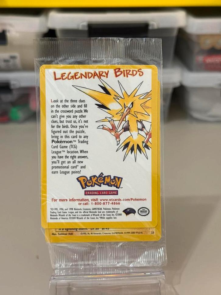 Zapdos no.22 Blackstar Promo Aoki Error Sealed Vintage, Hobby en Vrije tijd, Verzamelkaartspellen | Pokémon, Zo goed als nieuw