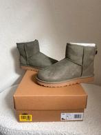 Ugg classic mini kleur: moss green maat 38 Ongedragen, UGG, Snowboots, Ophalen of Verzenden, Zo goed als nieuw