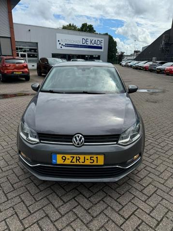 Volkswagen Polo 1.2 TSI 66KW DSG 2015 Grijs beschikbaar voor biedingen