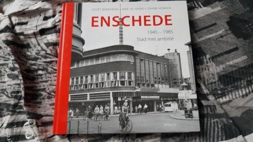 Te koop boek Enschede een stad met Ambitie 1945-1985, Boeken, Geschiedenis | Stad en Regio, Zo goed als nieuw, 20e eeuw of later