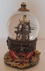 Grote snowglobe Pirates of the Carribean Disney, Ophalen of Verzenden, Overige figuren, Nieuw, Beeldje of Figuurtje