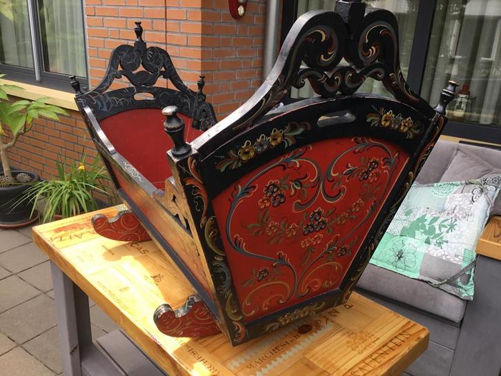 Hindeloopen wieg €50, Antiek en Kunst, Antiek | Meubels | Bedden, Ophalen of Verzenden