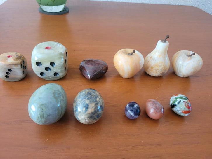 beeldje steen ei eieren dobbelsteen jade albast marmer beeld, Verzamelen, Beelden en Beeldjes, Zo goed als nieuw, Overige typen