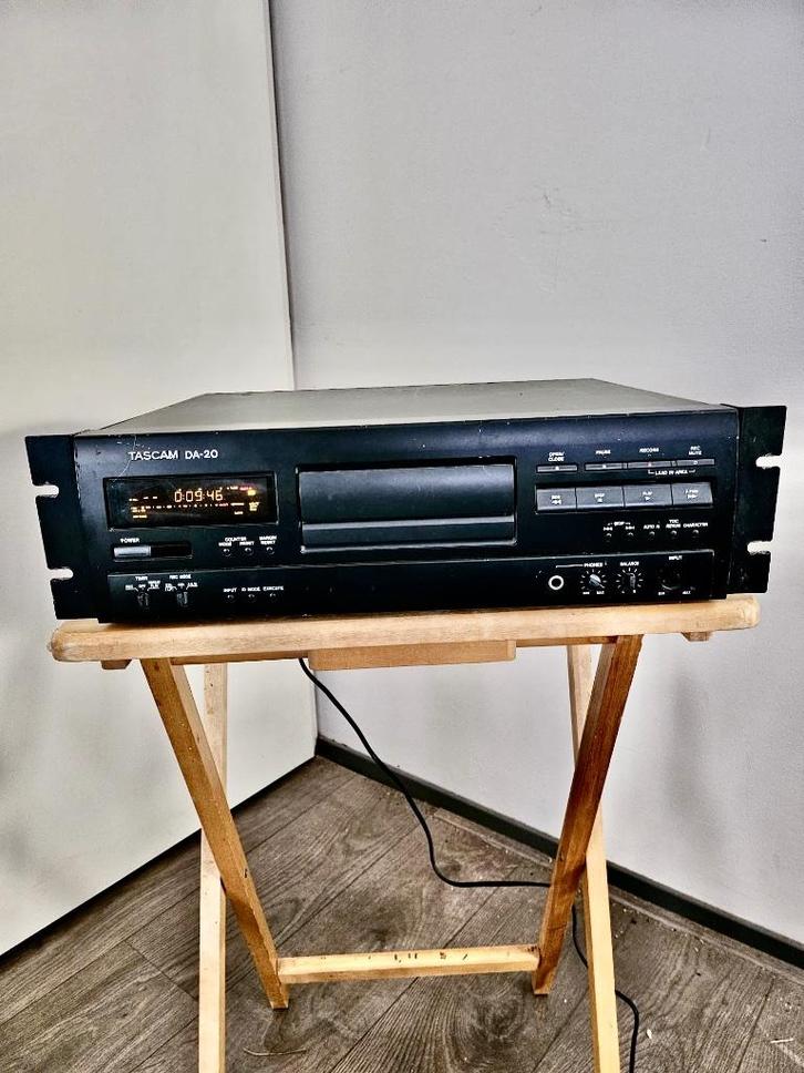 TASCAM DA-20 STUDIO DAT RECORDER, Audio, Tv en Foto, Professionele Audio-, Tv- en Video-apparatuur, Gebruikt, Audio, Ophalen of Verzenden