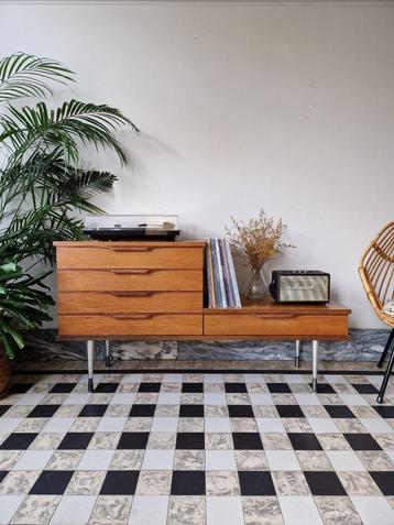Vintage midcentury dressoir | platenspeler meubel | kast beschikbaar voor biedingen