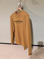 Gele trui met 'Retrospective' print - Maat S, Ophalen of Verzenden, Zo goed als nieuw, Maat 46 (S) of kleiner, Geel