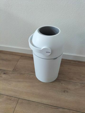 We-too luieremmer wit beschikbaar voor biedingen