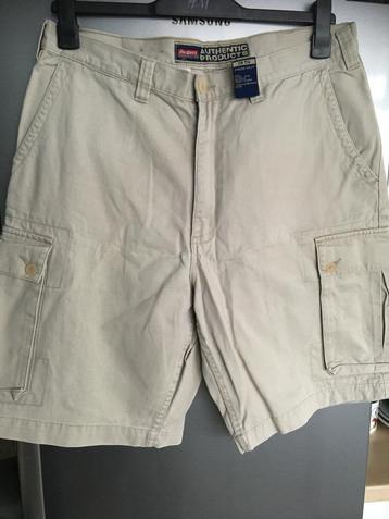 Heren Korte Broek beschikbaar voor biedingen