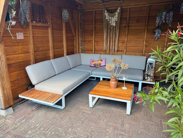 Loungeset. Intratuin Buiten Bankstel met Tafel, Tuin en Terras, Tuinsets en Loungesets, Gebruikt, Loungeset, Hout, 5 zitplaatsen