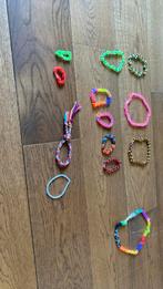 Armbandjes en kettinkjes kind loom 3,50 voor alles, 0,20 pst, Ophalen of Verzenden, Zo goed als nieuw, Overige kleuren, Armband