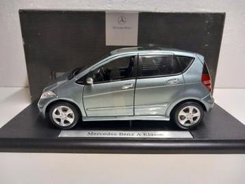 Mercedes Benz A klasse 4drs blue metallic Maisto 1:18 KRD beschikbaar voor biedingen