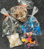 Diverse knopen blauw wit groen bruin in 1 koop, Hobby en Vrije tijd, Ophalen of Verzenden, Zo goed als nieuw, Knoop of Knopen