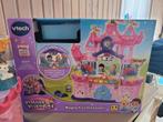 V-tech magisch lichtkasteel + 4 poppetjes en koets, Ophalen, Zo goed als nieuw, 6 maanden tot 2 jaar