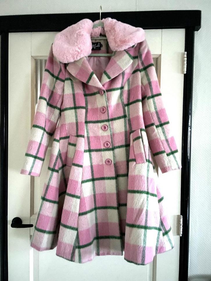 1950s repro Hell Bunny roze geruite winterjas mt S, Kleding | Dames, Jassen | Winter, Zo goed als nieuw, Maat 36 (S), Roze, Ophalen of Verzenden