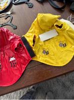 Hondenlakjasje alleen nog in geel 24 cm, Dieren en Toebehoren, Hondenkleding, Ophalen of Verzenden, Nieuw, Hondenregenjas