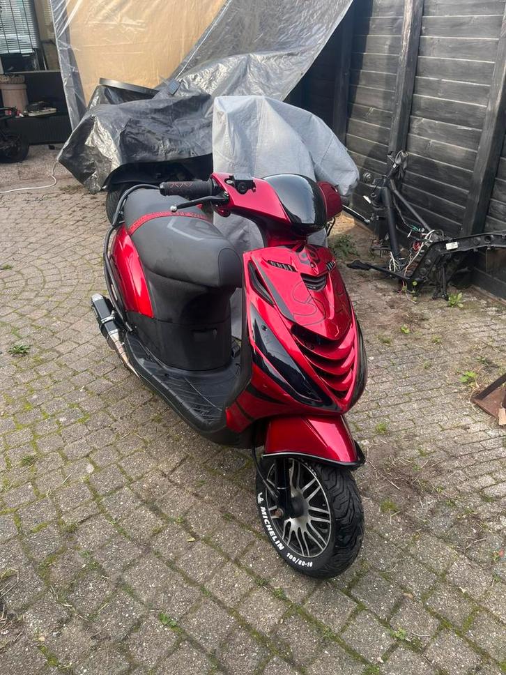 Piaggio zip 80cc, Fietsen en Brommers, Scooters | Piaggio, Zo goed als nieuw, Zip, Benzine, Ophalen