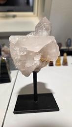 Prachtige Bergkristal op Standaard - 485 gram