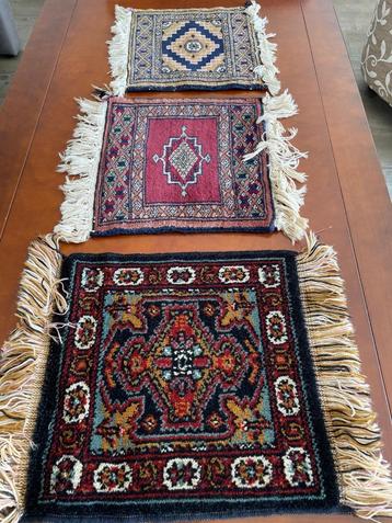 Kleine Vintage Perzische Tapijtjes voor op tafel beschikbaar voor biedingen