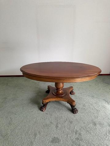Antieke salon tafel beschikbaar voor biedingen