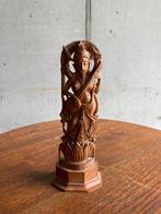handgesnedenbeeldje van de godin Saraswati – Sandelhout, Ophalen of Verzenden