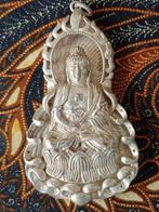 Mooie grote Chinese hanger met Boeddha en karakters 10,5 cm.