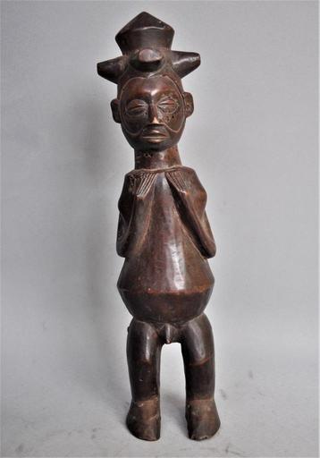 Middelgroot beeld van de YAKA, DR Congo, 1960-70 beschikbaar voor biedingen