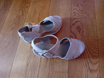 Elegante dames zomer schoen, sleehak, kurk suède, 37 beschikbaar voor biedingen