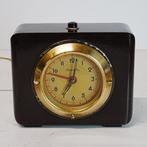 Vintage jaren 60 art deco bakeliet klok., Ophalen of Verzenden, Gebruikt, Wekker of Tafelklok