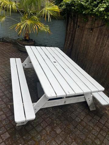 Houten pick-nick tafel  beschikbaar voor biedingen