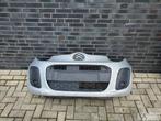 Citroen C1 2012 - 2014 voorbumper zilver grijs facelift €200, Gebruikt, Citroën, Voor, Ophalen of Verzenden