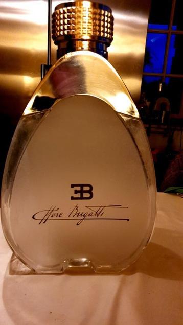 Unieke Parfum fles Heel Zeldzaam Gigantische Bugatti Factic  beschikbaar voor biedingen